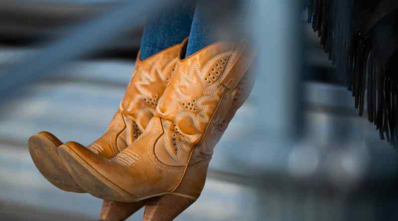 Unleashing the Cowgirl Chic: Trendsetting Boots for Modern Women